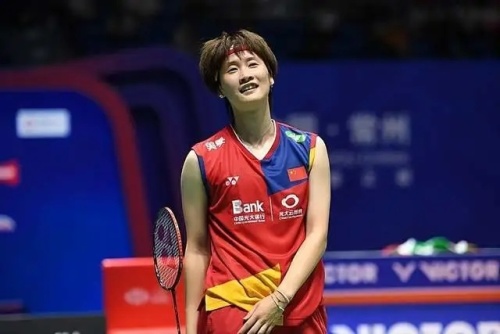 时穿着旧款 时穿着旧款