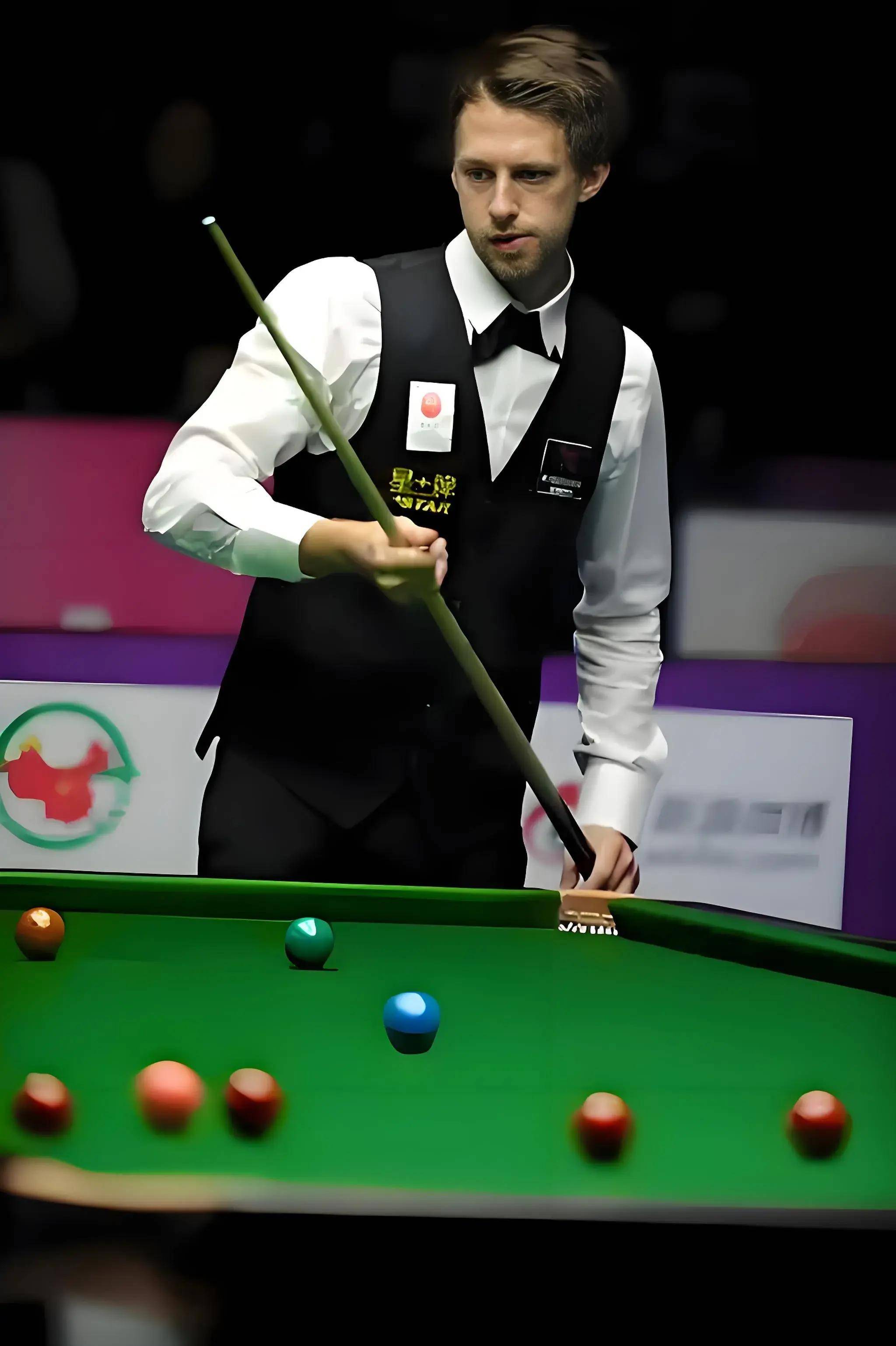 示了年轻一 示了年轻一